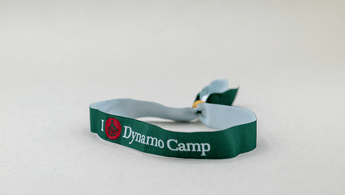 BeOne Medicines Italia al fianco di Dynamo Camp, realizzati 1.400 ‘braccialetti del coraggio’