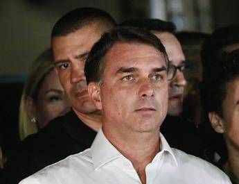 Brasile, Bolsonaro in fuga negli Usa? “Aereo in volo, il senatore è sparito”