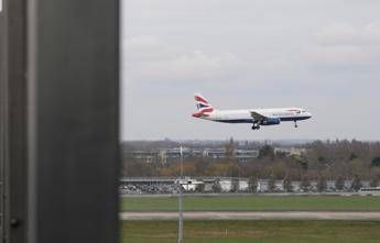 Gb, emergenza su volo British Airways per Chicago: aereo rientra a Londra